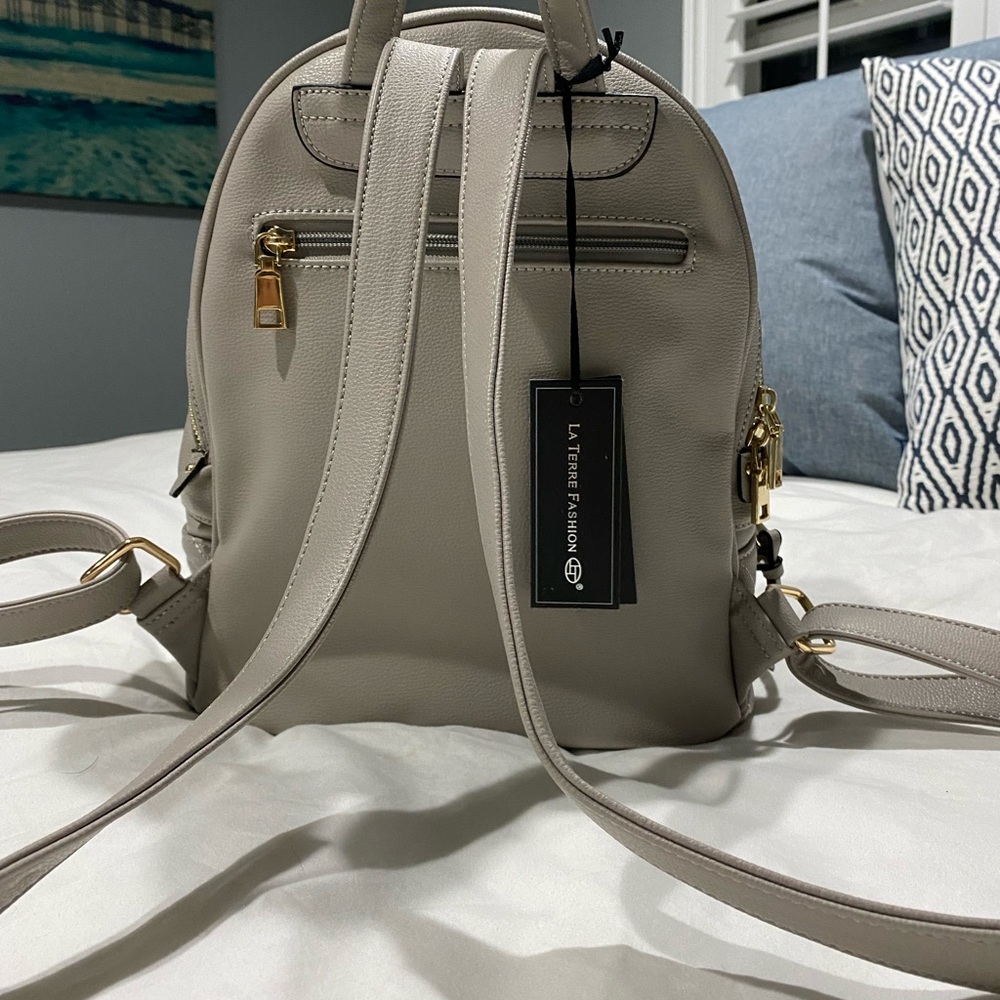 Beautiful Backpack - Picture 5 of 9